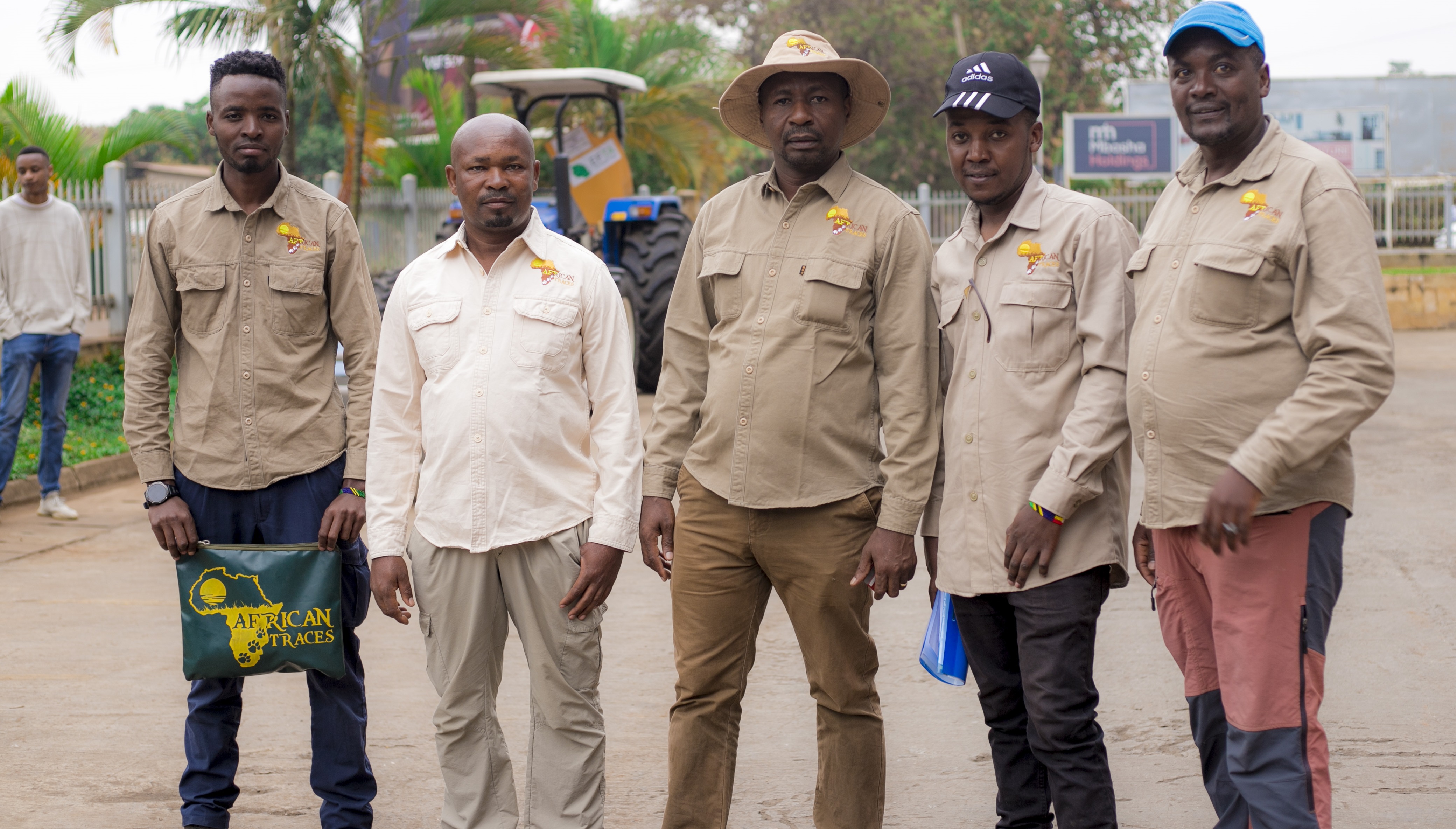 African Traces Porter Team